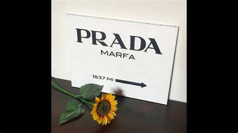 quadro con la scritta prada